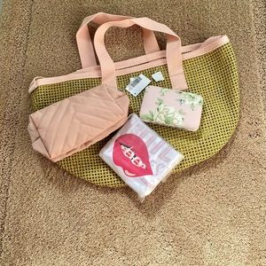 Bags make up bag 4 pcs. Accessories.new not use. 10x17